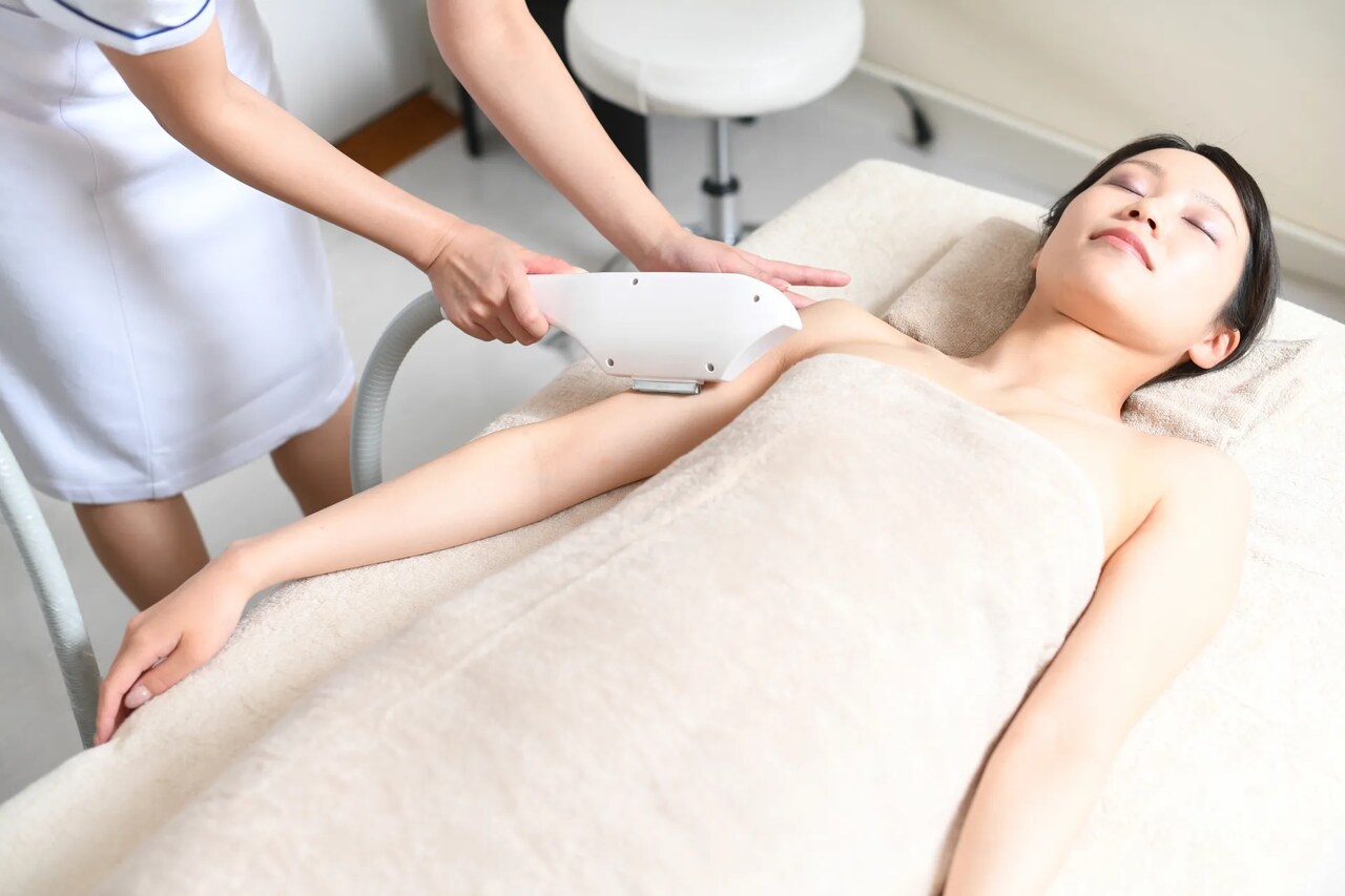 LED光脱毛のサロン施術風景 - ワキ脱毛・VIO脱毛・全身脱毛対応 Beauty Salon Lily