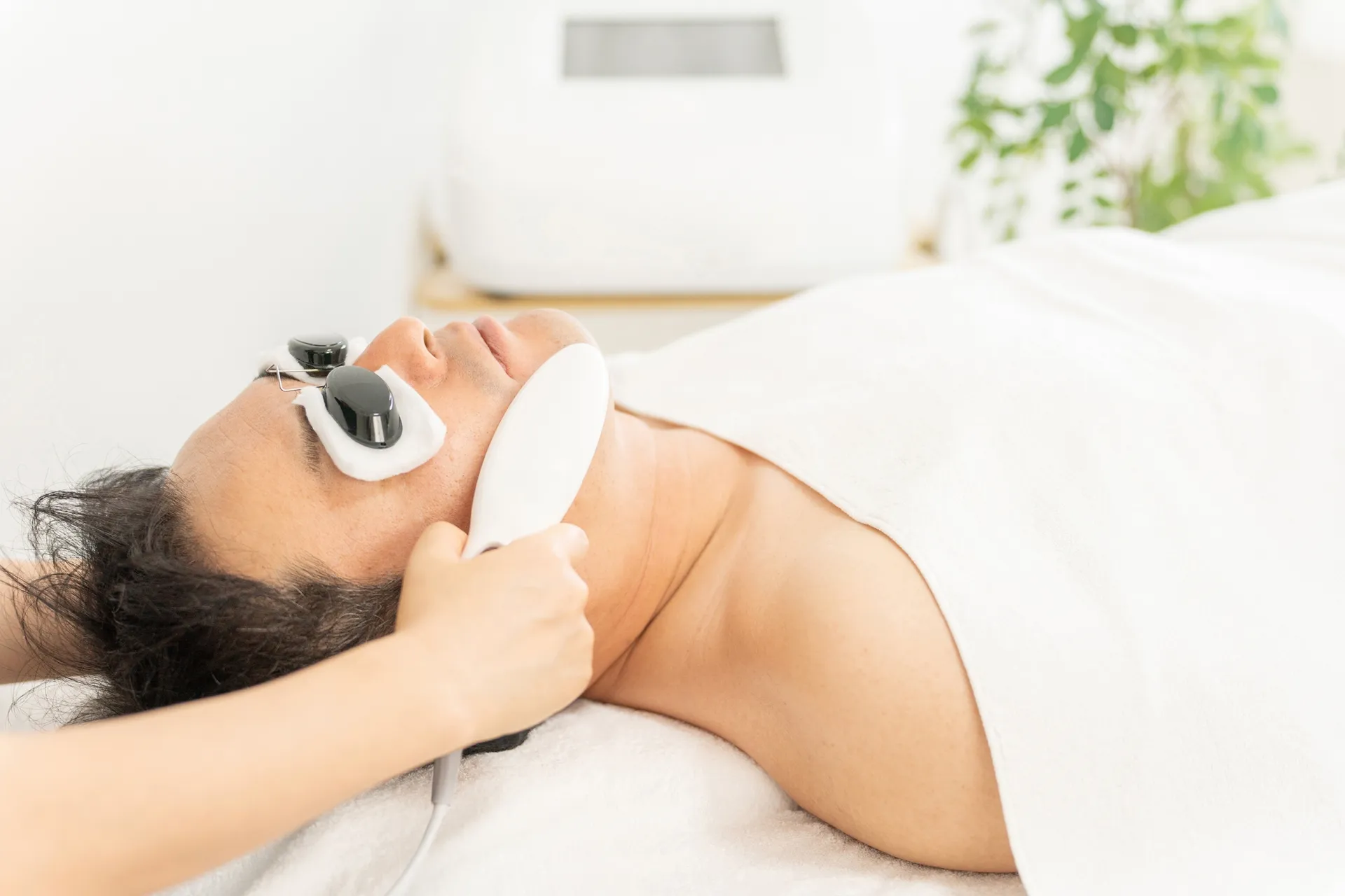 小牧市のメンズ脱毛 LED 光脱毛 ヒゲ・全身対応 Beauty Salon Lily