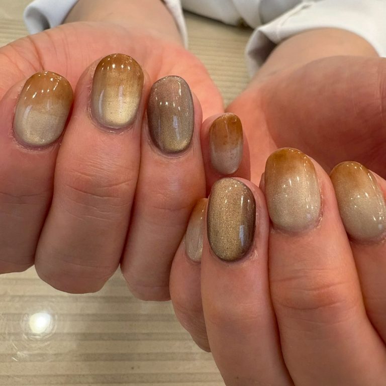 ブラウンベージュのマグネットグラデーションネイル 小牧市ネイルサロンLily